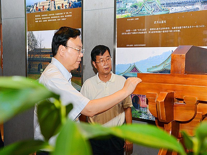 省住建廳李興軍副廳長調研集團產業(yè)園項目